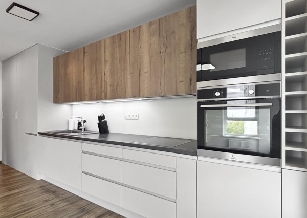 Prenajímame 3-izbový byt na ulici Pri Hrubej lúke s parkovacím miestom v garáži, domáci miláčikovia sú vítaní