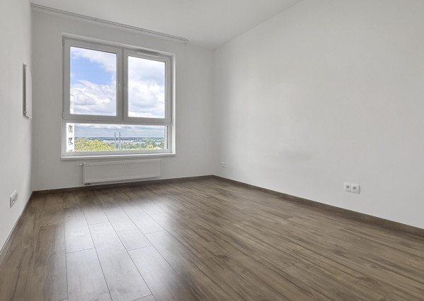 Prenajímame 3-izbový byt na ulici Pri Hrubej lúke s parkovacím miestom v garáži, domáci miláčikovia sú vítaní