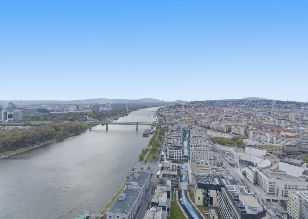 Prenajímame dizajnový 2-izbový byt na 35.poschodí v EUROVEA TOWER