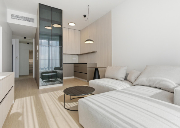 Prenajímame dizajnový 2-izbový byt na 35.poschodí v EUROVEA TOWER