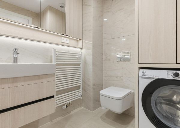 Prenajímame dizajnový 2-izbový byt na 35.poschodí v EUROVEA TOWER