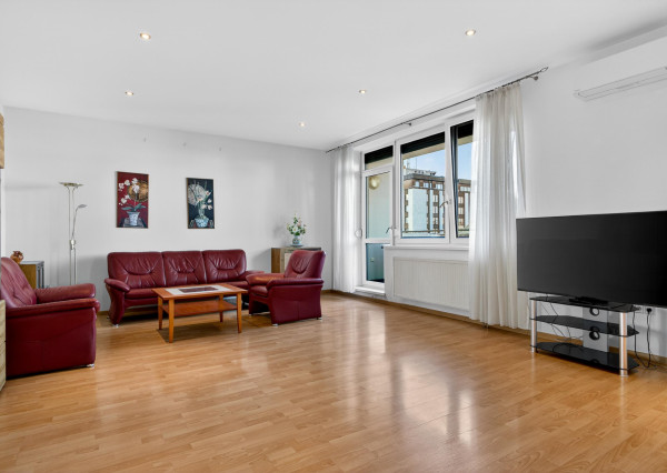 Prenajímame 3-izbový byt v srdci Starého Mesta - Dunajská ulica