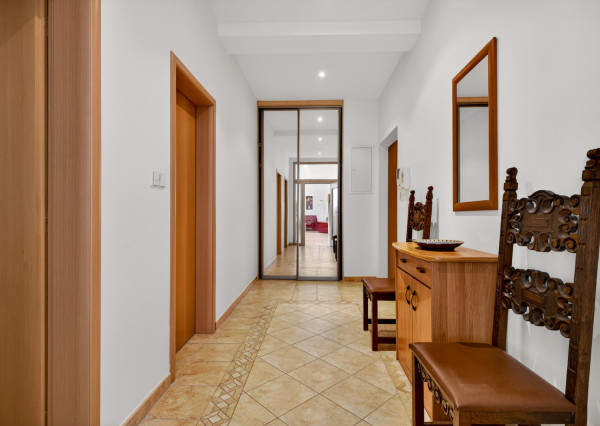 Prenajímame 3-izbový byt v srdci Starého Mesta - Dunajská ulica