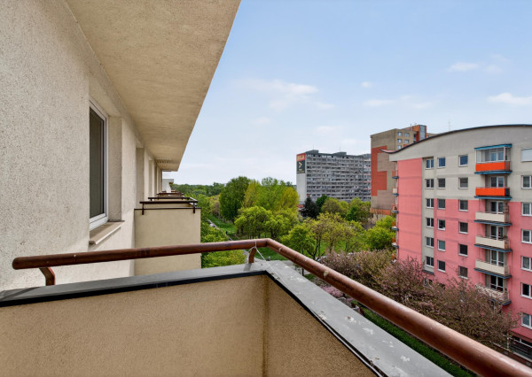 Predávame 2-izbový byt s balkónom v projekte Vodotika na Šustekovej ulici