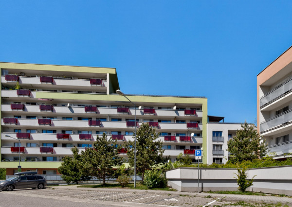 Prenajímame 2-izbový byt s 46 m² terasou v obľúbenom Lamači