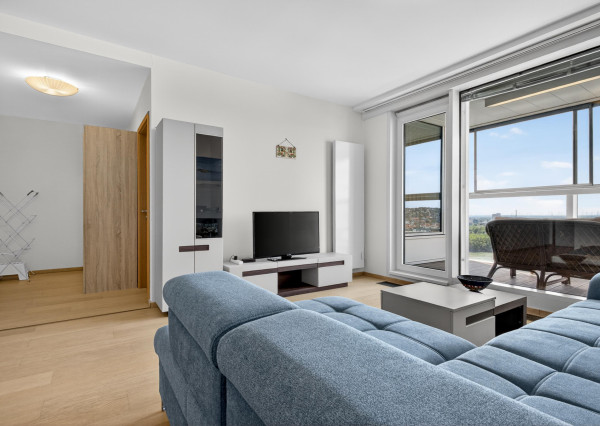 Prenajímame priestranný 2 izbový byt s výhľadom na Bratislavský hrad, PANORAMA CITY