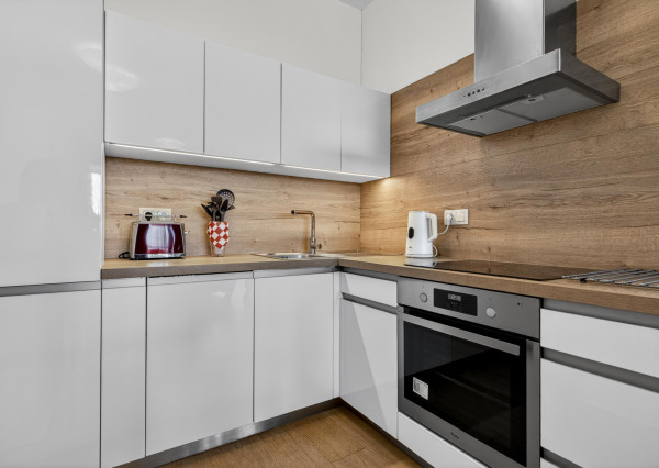Prenajímame priestranný 2 izbový byt s výhľadom na Bratislavský hrad, PANORAMA CITY