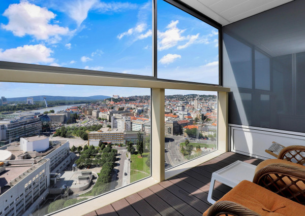 Prenajímame priestranný 2 izbový byt s výhľadom na Bratislavský hrad, PANORAMA CITY