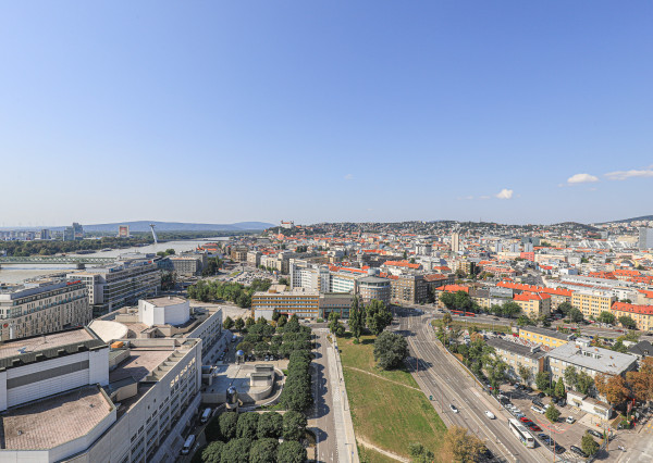 Prenajímame priestranný 2 izbový byt s výhľadom na Bratislavský hrad, PANORAMA CITY