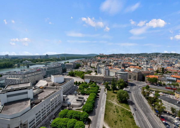 Prenajímame priestranný 2 izbový byt s výhľadom na Bratislavský hrad, PANORAMA CITY