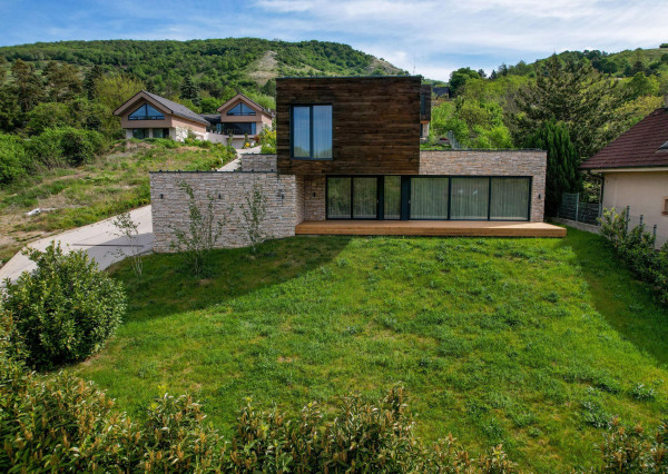 Predávame nadštandardný rodinný dom s výhľadom na Devínsky hrad