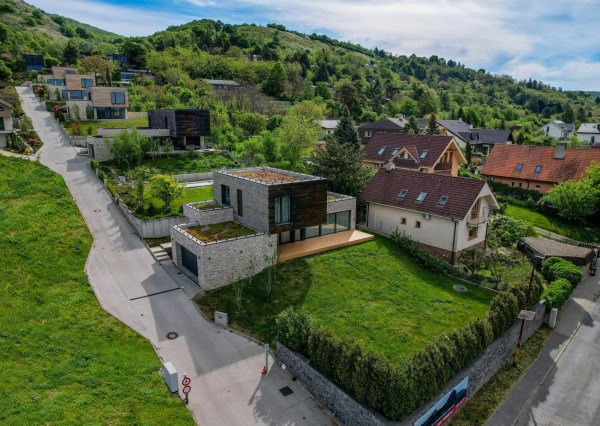 Predávame nadštandardný rodinný dom s výhľadom na Devínsky hrad