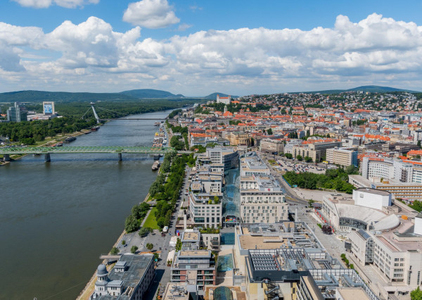 Predávame dizajnový 2-izbový byt na 35.poschodí s panoramatickým výhľadom EUROVEA TOWER