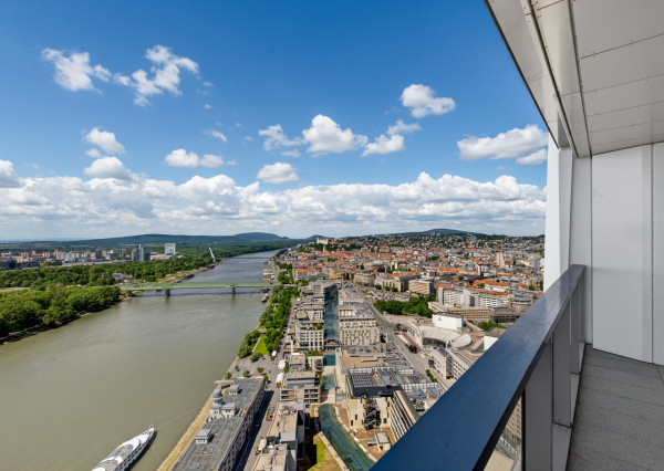 Predávame dizajnový 2-izbový byt na 35.poschodí s panoramatickým výhľadom EUROVEA TOWER