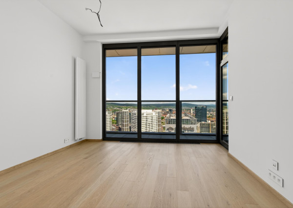 Predávame  2-izbový byt - ateliér na 35.poschodí s panoramatickým výhľadom v  EUROVEA TOWER