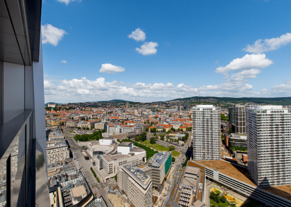 Predávame  2-izbový byt - ateliér na 35.poschodí s panoramatickým výhľadom v  EUROVEA TOWER
