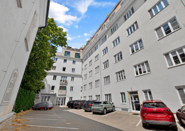Predávame priestranný 4-izbový byt (100 m²) na Panenskej ulici v Starom Meste