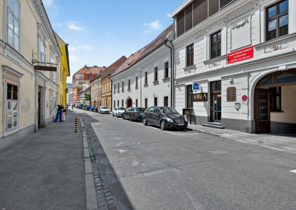 Predávame priestranný 4-izbový byt (100 m²) na Panenskej ulici v Starom Meste
