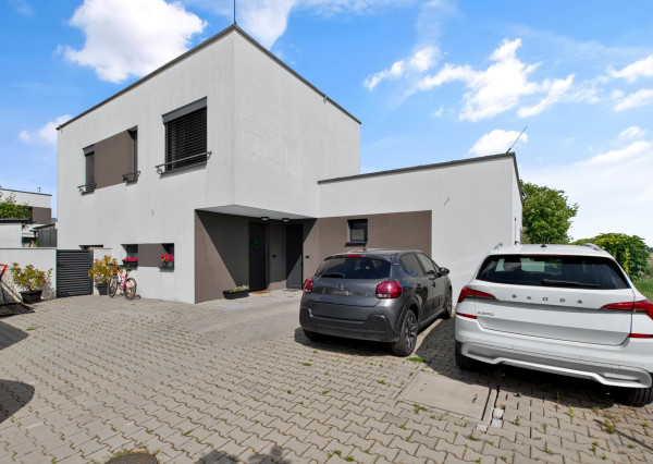 Predávame 4-izbový byt so záhradou 302 m² a dostatkom súkromia v Bernolákove
