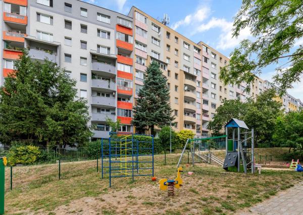 Prenajímame praktický byt s loggiou na Veternicovej ulici, domáci miláčikovia sú vítaní