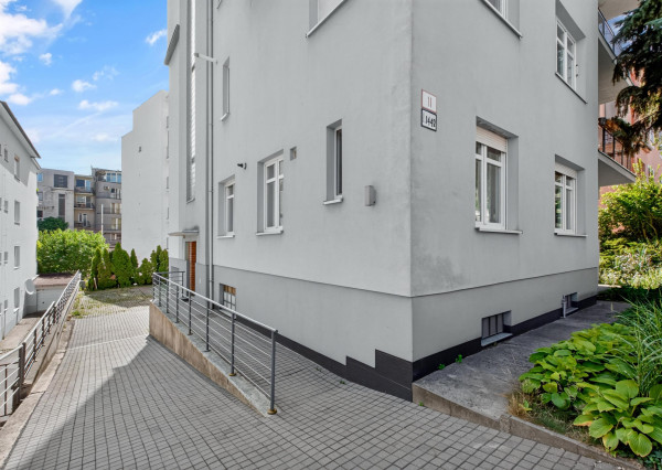 Prenajímame 3-izbový byt s parkovaním na Hradnom kopci vo vilovej štvrti