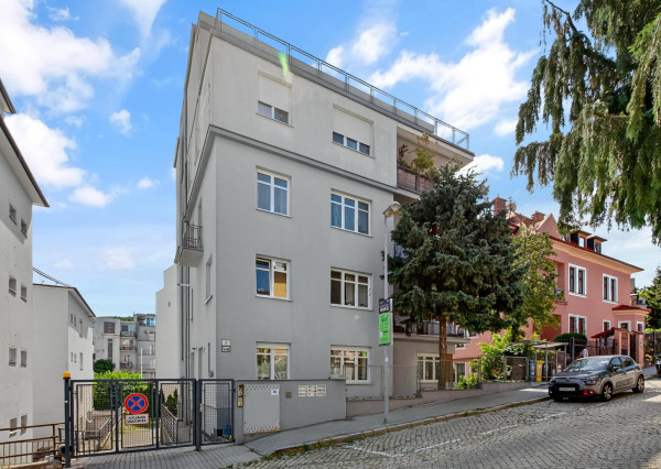 Prenajímame 3-izbový byt s parkovaním na Hradnom kopci vo vilovej štvrti