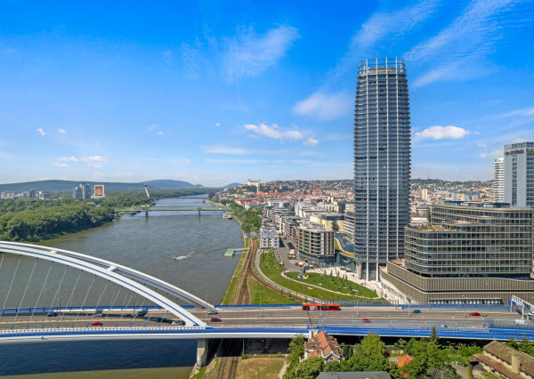 Prenajímame exkluzívny 4-izbový penthouse s panoramatickou terasou v Eurovea I