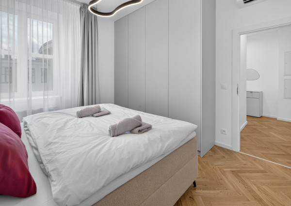 Predávame štýlový 2-izbový apartmán v projekte UNO na Poštovej ulici v centre Bratislavy