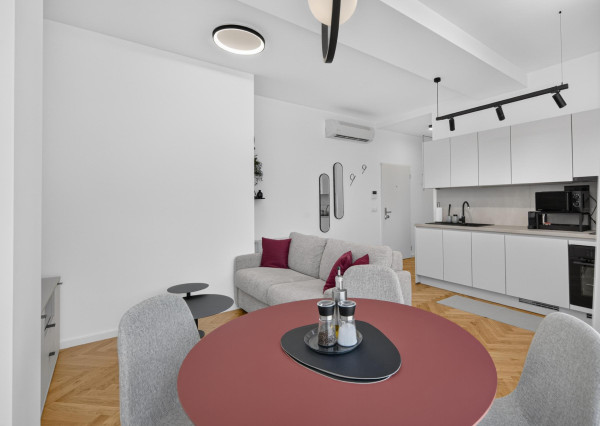 Predávame štýlový 2-izbový apartmán v projekte UNO na Poštovej ulici v centre Bratislavy