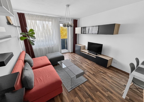 Prenajímame 2-izbový byt s balkónom, garážou a pivnicou v Mlynskej doline