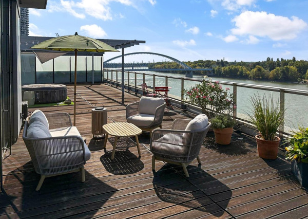 Prenajímame exkluzívny 4-izbový penthouse s panoramatickou terasou v Eurovea I