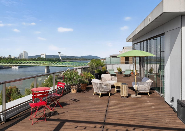 Prenajímame exkluzívny 4-izbový penthouse s panoramatickou terasou v Eurovea I