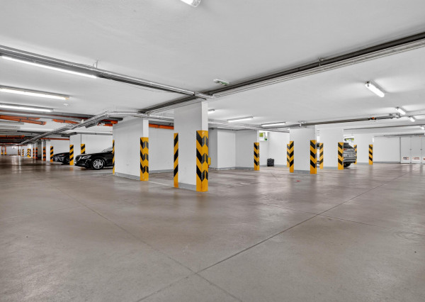 Prenajímame 2-izbový byt na Galvaniho ulici s parkovacím miestom