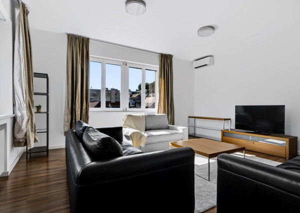 Predávame 3-izbový byt (117 m²)  pri Hviezdoslavovom námestí na Strakovej ulici