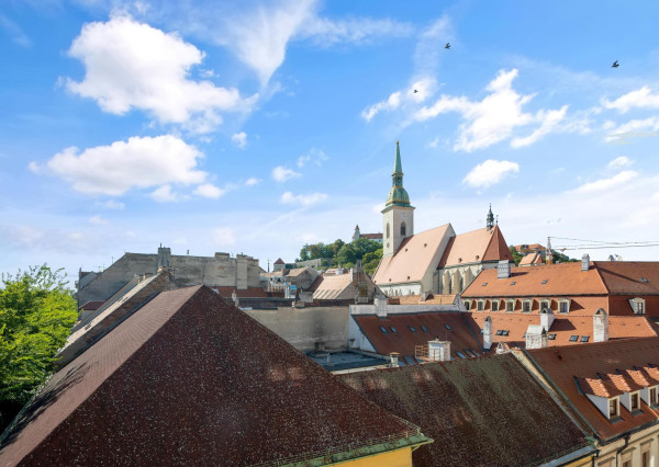 Predávame 3-izbový byt (117 m²)  pri Hviezdoslavovom námestí na Strakovej ulici