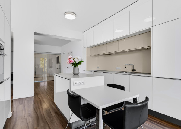 Predávame 3-izbový byt (117 m²)  pri Hviezdoslavovom námestí na Strakovej ulici