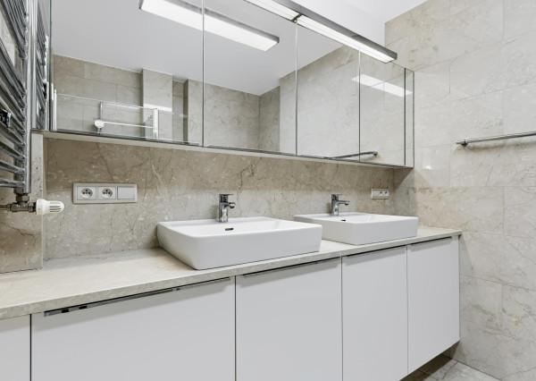 Predávame 3-izbový byt (117 m²)  pri Hviezdoslavovom námestí na Strakovej ulici