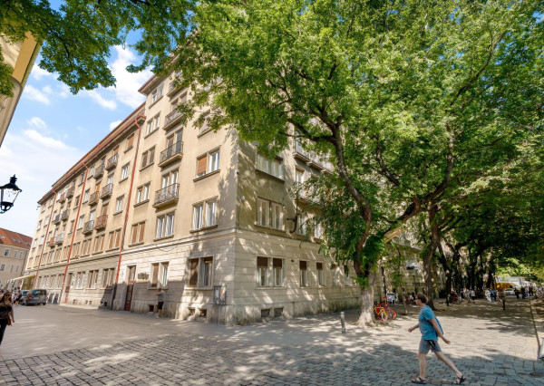 Predávame 3-izbový byt (117 m²)  pri Hviezdoslavovom námestí na Strakovej ulici
