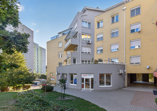 Prenajímame 3-izbový byt s parkovaním a balkónom na Svetlej ulici