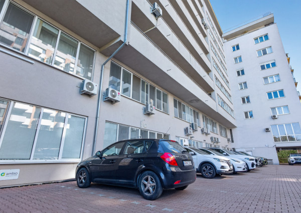 Prenajímame nebytový priestor 93 m² s 3 parkovacími miestami pri nemocnici na Antolskej
