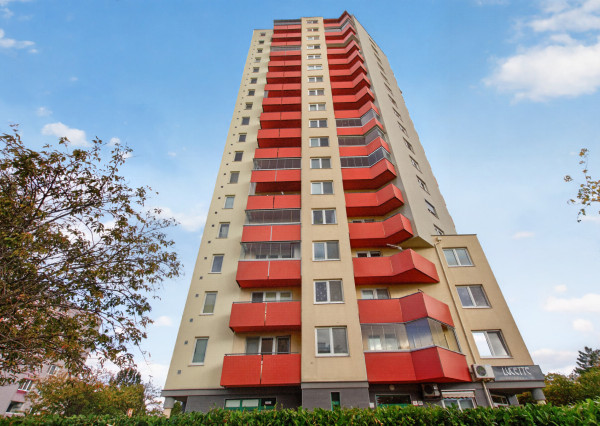 Predávame 3-izbový byt s dvoma balkónmi na 16 poschodí s panoramatickým výhľadom