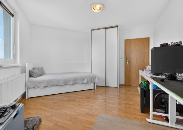 Predávame 3-izbový byt s dvoma balkónmi na 16 poschodí s panoramatickým výhľadom