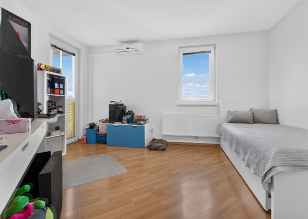 Predávame 3-izbový byt s dvoma balkónmi na 16 poschodí s panoramatickým výhľadom