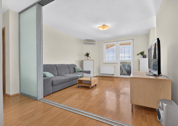 Predávame 3-izbový byt s dvoma balkónmi na 16 poschodí s panoramatickým výhľadom