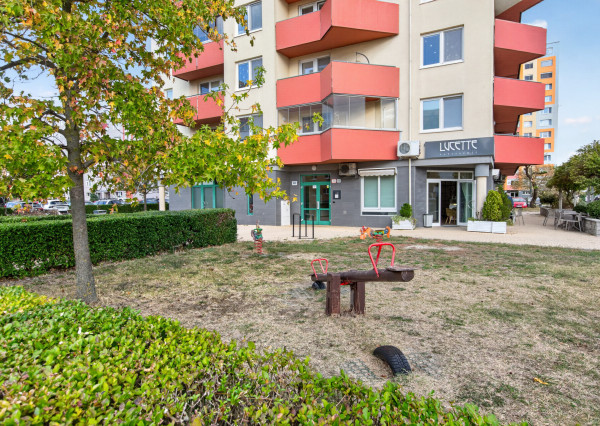 Predávame 3-izbový byt s dvoma balkónmi na 16 poschodí s panoramatickým výhľadom