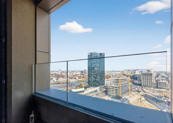 Predávame moderný 2-izb byt v 3. veži projektu Sky Park s garážovým státím