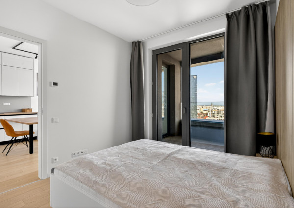 Predávame moderný 2-izb byt v 3. veži projektu Sky Park s garážovým státím