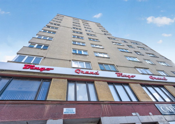 Predávame 3-izbový byt s výhľadom na Bratislavský hrad v ikonickom Manderláku