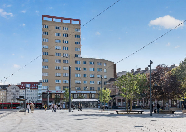Predávame 3-izbový byt s výhľadom na Bratislavský hrad v ikonickom Manderláku