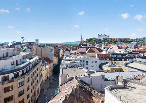 Predávame 3-izbový byt s výhľadom na Bratislavský hrad v ikonickom Manderláku